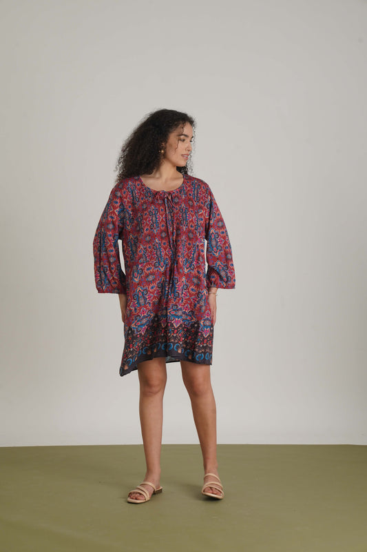 Esra Tunic